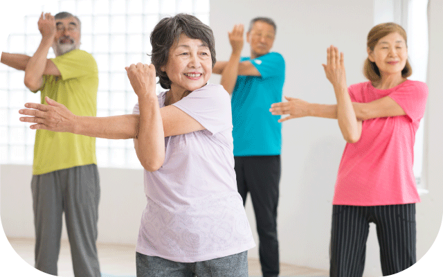 体操をしているじいじとばあばの様子