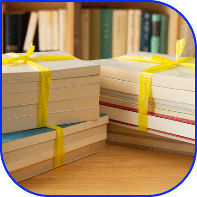 書斎の要らない本を分別して処分する様子